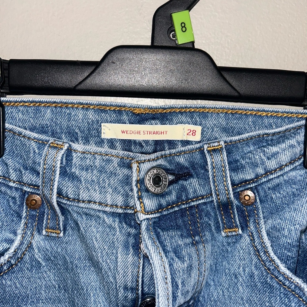 Levi’s Jeans - premium “wedgie straight” distressed medium blue button fly - Picture 4 of 13